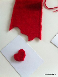 Kort med strikket filtet hjerte/hjerter